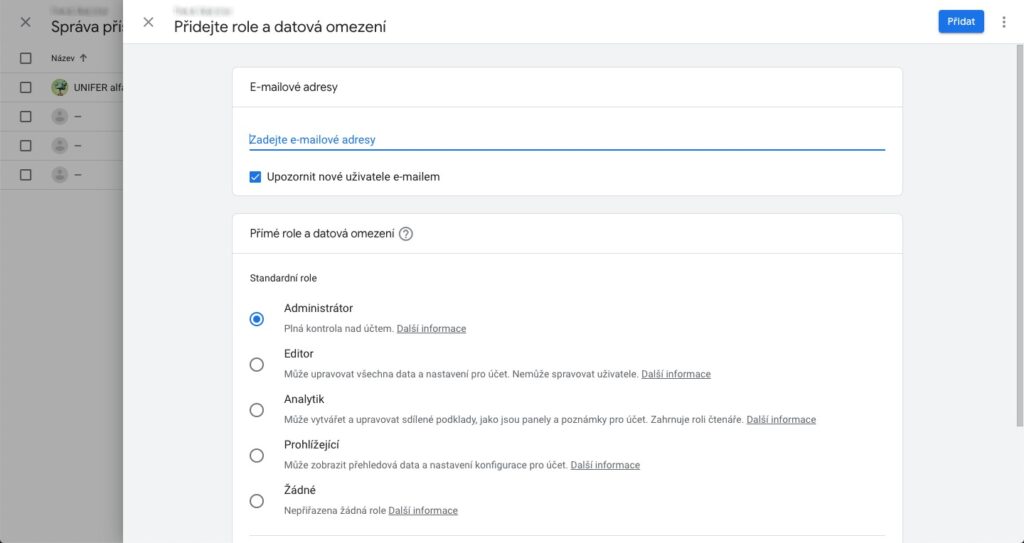 E-mailové adresy